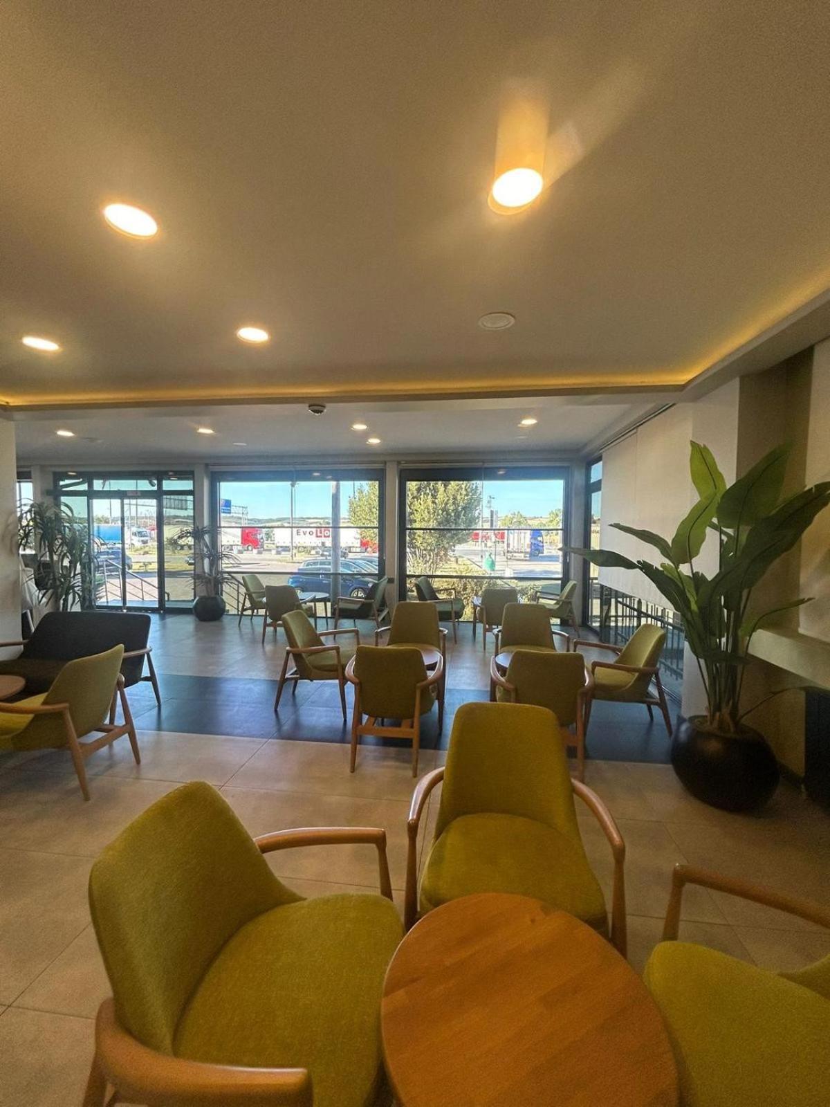 Goldeneye Hotel & Casino Svilengrad Ngoại thất bức ảnh The lounge at the airport