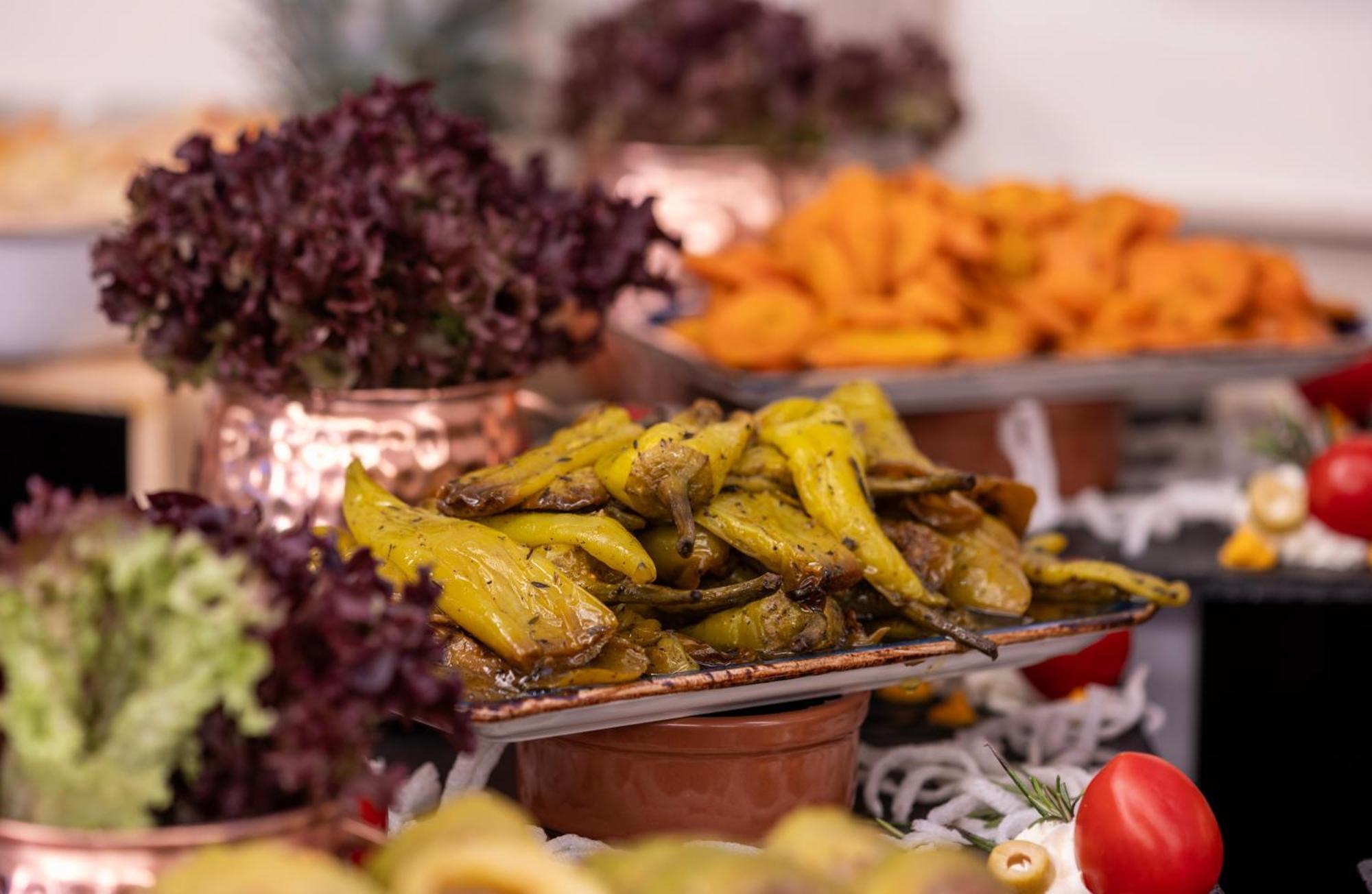 Goldeneye Hotel & Casino Svilengrad Ngoại thất bức ảnh A plate of biber salçası